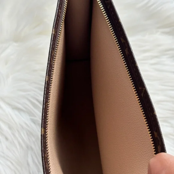 NWT Louis Vuitton Monogram Toiletry Pouch 26 - Picture 3 of 7